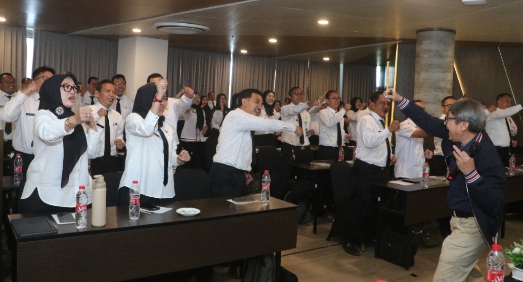 Sesi energizer peserta pelatihan korporasi